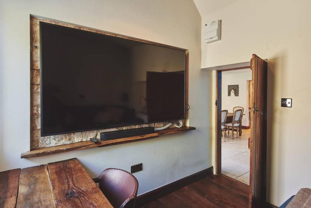 Large Stylish Luxury Cotswold Cottage - Ideal For Families, W/ Ev Charging Andoversford Экстерьер фото