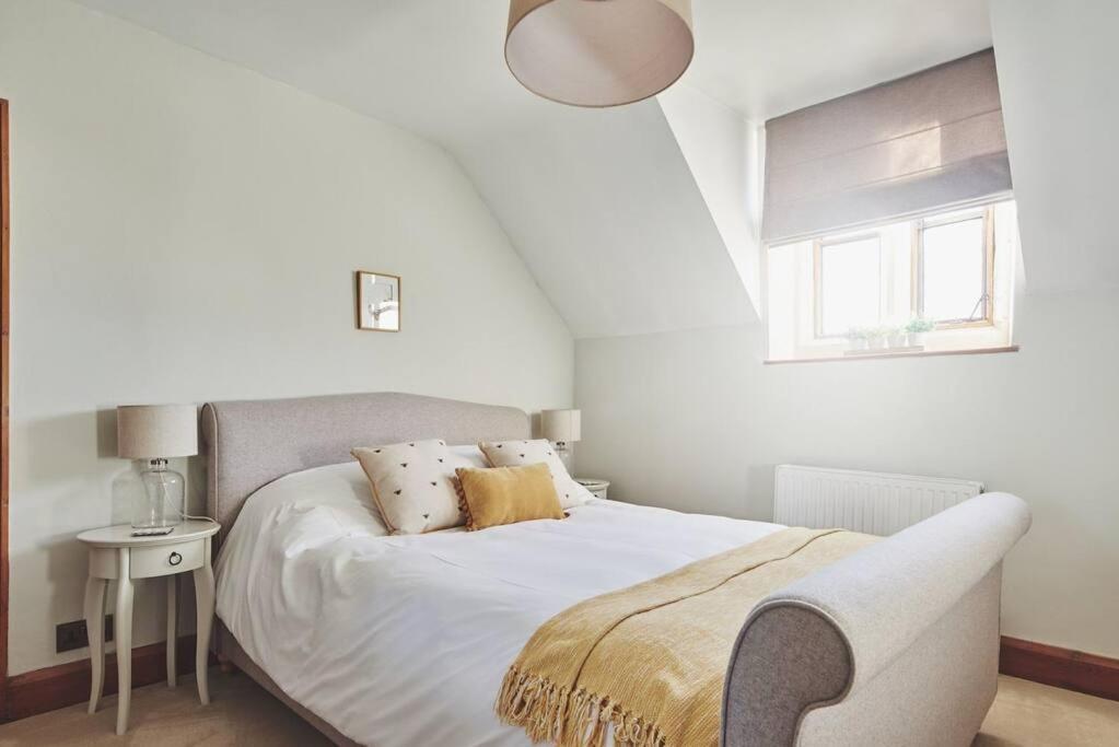 Large Stylish Luxury Cotswold Cottage - Ideal For Families, W/ Ev Charging Andoversford Экстерьер фото